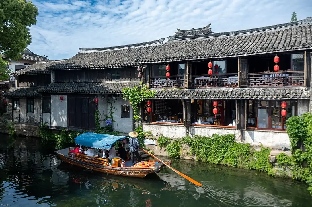Jiangnan backdrop