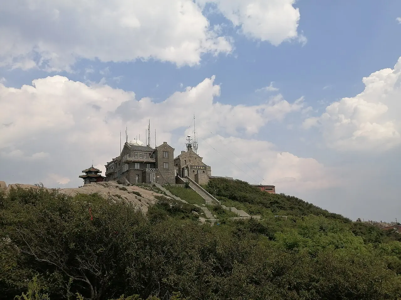 Mount Tai backdrop